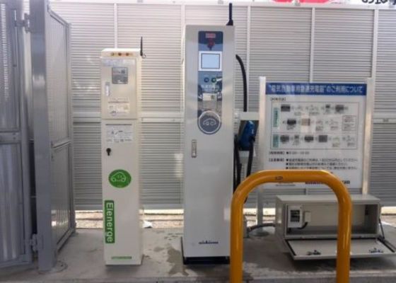 Mit 3,2-kW-Photovoltaikanlage: eine der beiden neuen Solartankstellen von Kyocera  (Kyocera)