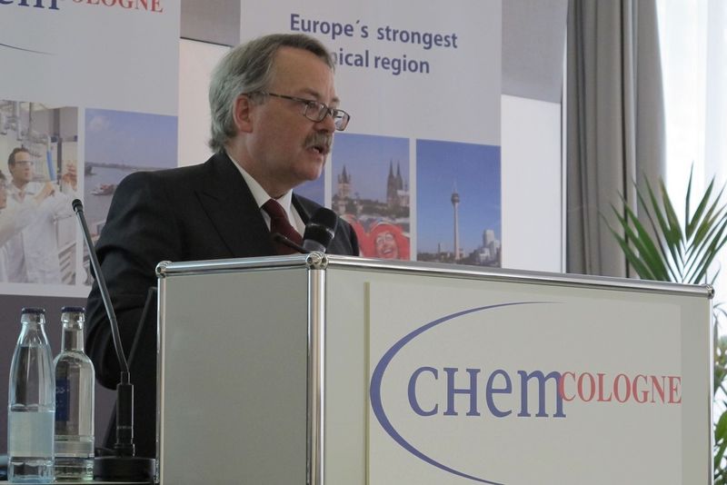 „Für das Rheinland haben wir das Problem mit Hilfe der Studie detailliert auflösen können. Wir haben nun einen sehr guten Einblick auf Chemielogistik-Angebot und -Nachfrage sowie die Verkehrsverflechtungen unserer Chemie-Region“, erläuterte der stellvertretende Chemcologne-Vorstandsvorsitzende, Clemens Mittelviefhaus, zufrieden. (Bild: Ernhofer/PROCESS)