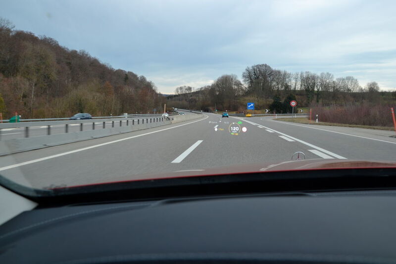 Beispielsweise dann, wenn geradeaus 120 km/h erlaubt sind, auf der Abbiegespur am Autobahnkreuz aber nur 80 km/h. (Michel/»kfz-betrieb«)
