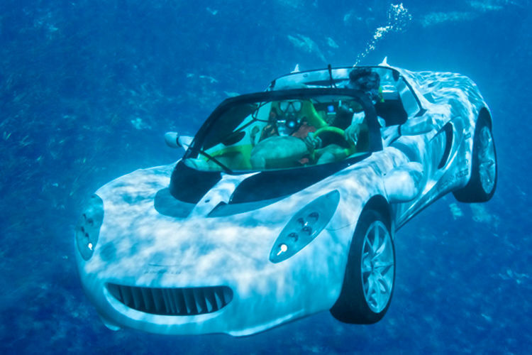 Der elektrisch angetriebene Straßen- und Unterwasser-Roadster sQuba war die Sensation auf dem Genfer Autosalon 2008 (Rinspeed)