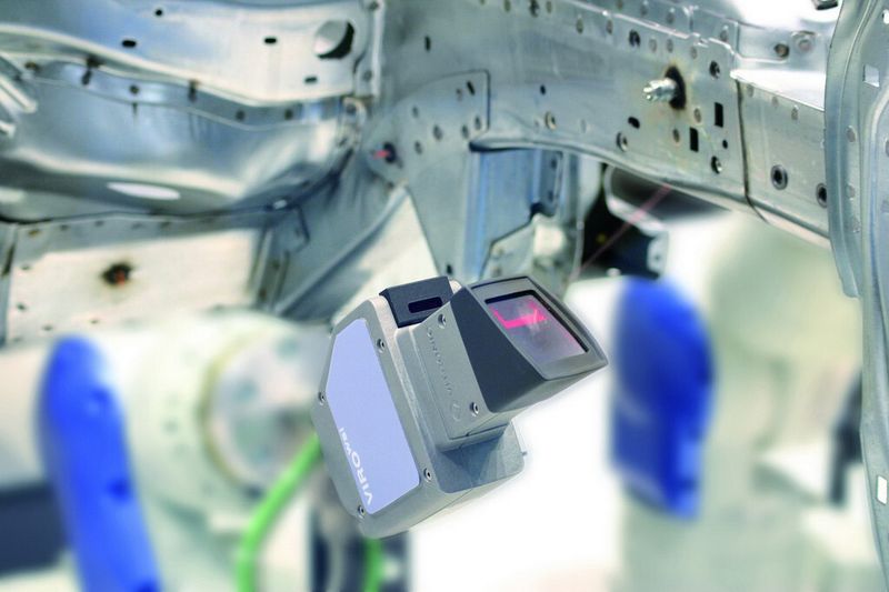 Bilderverarbeitungssystem, das  trotz starker Spiegelungen auch Aluminiumnähte untersuchen kann. (Bild. Vitronic)