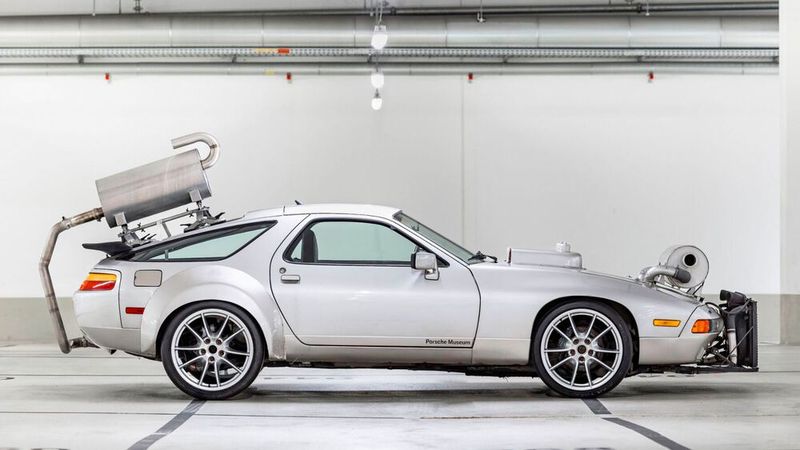 Mehr als 30 Jahre lang half er, Autos leiser zu machen. Heute steht er im Porsche Museum und wirft – ohne Vorkenntnis seiner Geschichte – aufgrund seines bizarren Auftretens zuallererst die Frage auf: Was ist das? (Bild: Porsche)