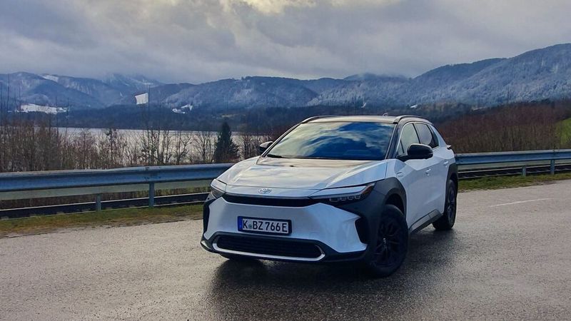 Die Preise für den bZ4X starten bei 47.490 Euro. (Bild: Mauritz – »kfz-betrieb«)