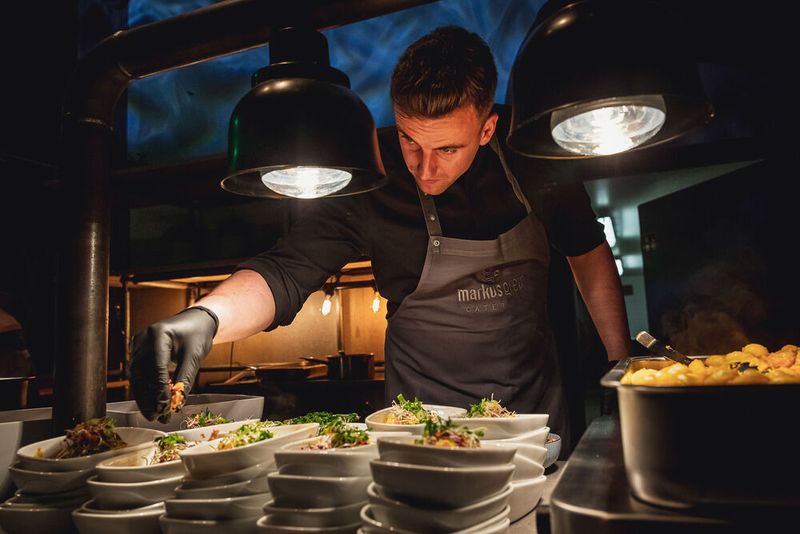 Unter dem Motto „Power of Electronics” versammelten wir am 18. und 19. Oktober 2022 sechs Elektronikkonferenzen in Würzburg: Entwicklerforum Leistungselektronik, DC/DC-Wandler-Tag, Schaltnetzteiletag, Batteriepraxis Forum, Praxisforum Elektrische Antriebstechnik und Cooling Days. Auch 2023 findet Power of Electronic statt. Merken Sie sich bereits jetzt den Termin vor: 17. bis 18. Oktober 2023.  (Bild: Stefan Bausewein )