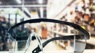 Les grades de PC Panlite hautement transparents de Teijin, désormais disponibles chez Ultrapolymers, répondent à des exigences de qualité strictes. (Bild: vadish / Adobe Stock)