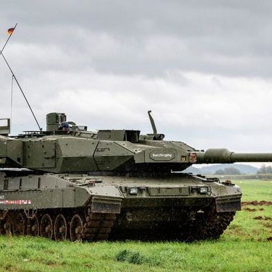 The latest version of the Leopard 2 battle tank bears the designation A8 (Leopard 2A8). It also requires a powerful engine, and Rolls-Royce Power Systems from Friedrichshafen is set to supply it by the hundreds, making this a rare large-scale order ... (Image:KNDS)