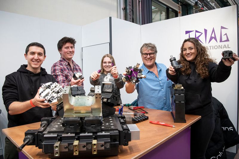 Gute Stimmung am Stand von Triag International, der von den Auszubildenden gestaltet und betreut wurde. (Bild: Thomas Entzeroth)