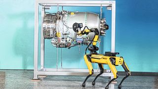 Was hier ein Flugzeugtriebwerk zu beschnüffeln scheint, ist eine Kombination aus Roboterhund und hochauflösendem Scannersystem.  (Bild: Fraunhofer IOF)
