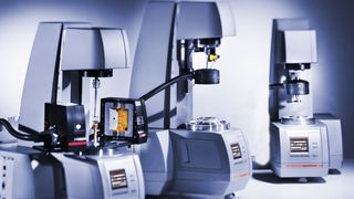 Abb. 1 Die dritte MCR-Generation bietet durch Zubehör wie die SALS-Zelle die Möglichkeit, simultan zur Rheologiemessung auch Kleinwinkellichtstreuung durchzuführen.  (Bild: Anton Paar)