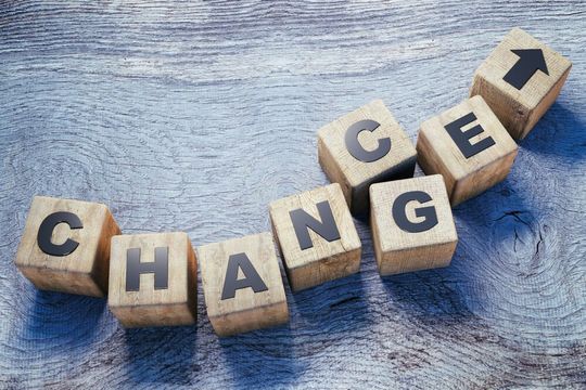 Das Kfz-Gewerbe befindet sich mitten in einem Umbruchprozess, der manche Chancen, aber auch viele Risiken beinhaltet.(Bild:  © peterschreiber.media - stock.adobe.com)