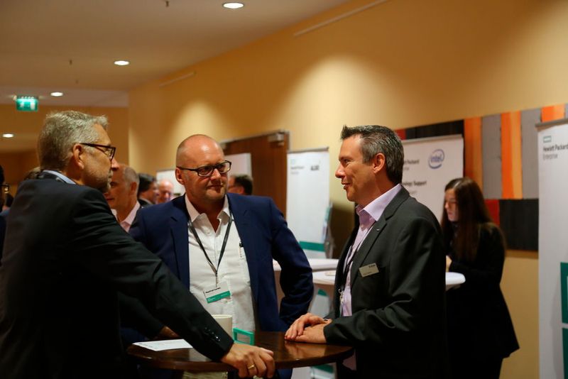 (v.r.n.l.): Jörg Cramer, Manfred Cordes (TechData) und Andreas Grewing HPE (HPE)
