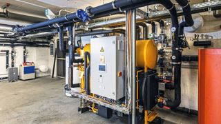Die Absorptionskälteanlage Biene eingebaut bei Zecher  (Bild: W. Baelz & Sohn )