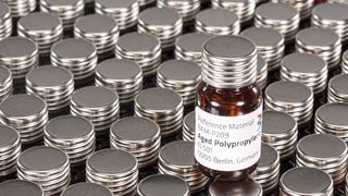 Referenzmaterialien sind unverzichtbar für die Qualitätssicherung in Wissenschaft, Forschung und Industrie. Im neuen Webshop der BAM können sie schnell und sicher bestellt werden.  (Bild: BAM)