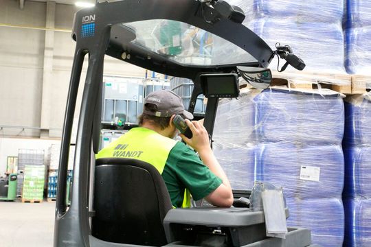 Die „COMtrexx“-Lösung von Auerswald gewährleistet die höchstmögliche Erreichbarkeit und Effizienz bei der Bearbeitung von Kundenanfragen. Die „COMtrexx“-Lösung von Auerswald gewährleistet die höchstmögliche Erreichbarkeit und Effizienz bei der Bearbeitung von Kundenanfragen.
