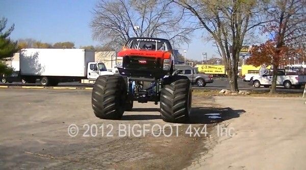 Der Bigfoot 20: der weltweit erste Monstertruck mit Elektroantrieb macht mit über 260 kW und 1100 Nm Autos umweltschonend platt (Bild: Bigfoot 4x4 Inc.)