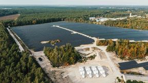 Der Photovoltaik- und Batteriespeicherpark im sächsischen Elsterheide. (Bild: Ampyr Solar Europe)
