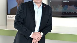 „Die Smart Factory stellt einen großen Durchbruch für die Blechindustrie dar. Das von Bystronic geschaffene Ökosystem, das High-Tech-Maschinen und neueste Technologien in der Automation und Software kombiniert und integriert, bietet Unternehmen jeder Grösse die Möglichkeit, ihre Produktion von Blechteilen auf agile Weise zu steuern“, sagt Alberto Martínez,
Chief Digital Officer von Bystronic. (Bystronic)