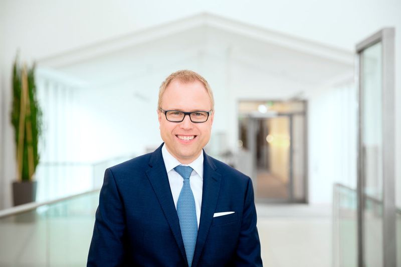 Vertriebsvorstand Andreas Hoberg meint: „Unsere neue Idee von Arbeitsorganisation sieht ein ganz anderes Rollenverständnis für IT und Personalwesen vor.