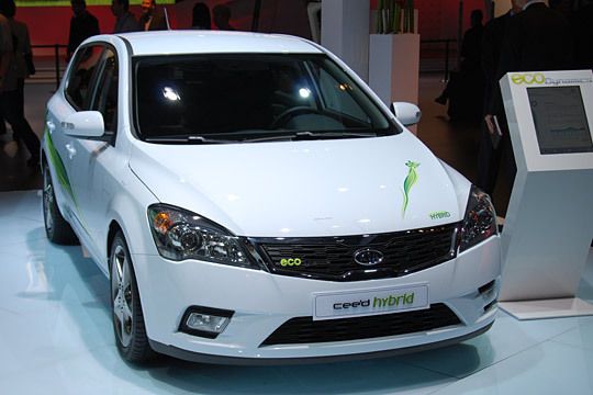 Auch der Ceed steht als Hybridversion auf der Messe. (Archiv: Vogel Business Media)