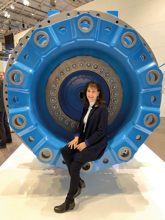 (Andrea Steinberg, Key Account Sales bei Kendrion Intorq GmbH auf der WindEnergy 2022. Bild: Kendrion Intorq )