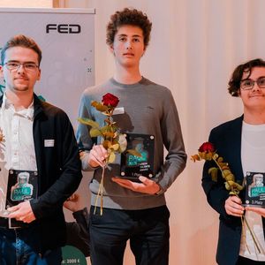 Impressionen von der Verleihung des PAUL Award 2025 des FED: v.l.n.r. Johannes Sirch, Jonathan Westphal und David Vacaroiu.(Bild:  FED Fachverband Elektronikdesign und -fertigung)