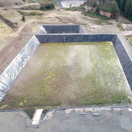 Der Aufbau der Pflanzenkläranlage begann 2022; schon 2020 wurde die erste Anlage in Betrieb genommen. (Bild:  Landkreis Goslar)