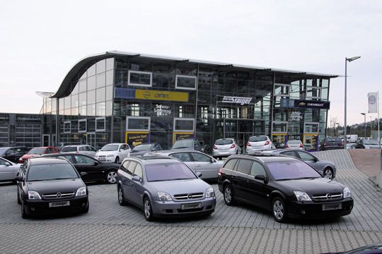 Ganz im neuen GM-CI: die Filiale in Stuttgart-Leonberg. (Archiv: Vogel Business Media)