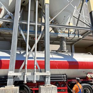 Verladesilo mit Daisy-Messung (unter der gelben Isolation am oberen Bildrand)(Bild:  MTS)