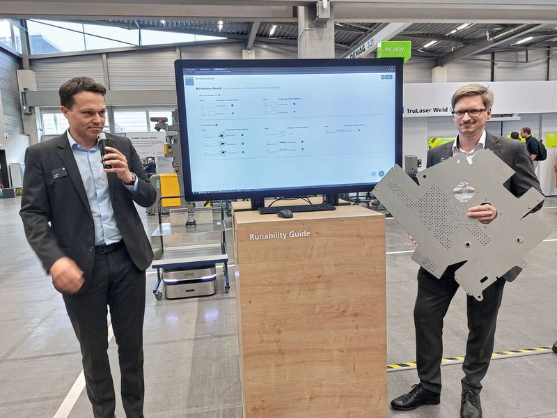 „Runability Guide“ – eine KI-basierte Lösung mit der Anwender die Stanz-Laser-Maschine Tru Matic 5000 von Trumpf schneller und einfacher einfahren können. Die Lösung zeigt mithilfe von unterschiedlichen Bewertungsmodellen bei jedem Auftrag an, ob die Tru Matic 5000 die Bauteile  direkt fertigen kann oder ob manuelle Eingriffe zu erwarten sind. (Bild: Finus/VCG)