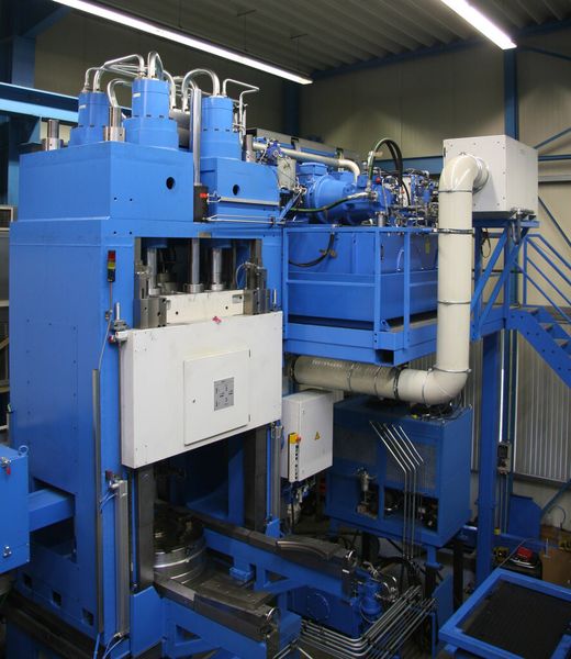 Bild 2: Das Rotationsschmieden ist das erste Verfahren. Danach folgt das Flowforming, um Alufelgen herszustellen. (Bild: SSB-Maschinenbau)