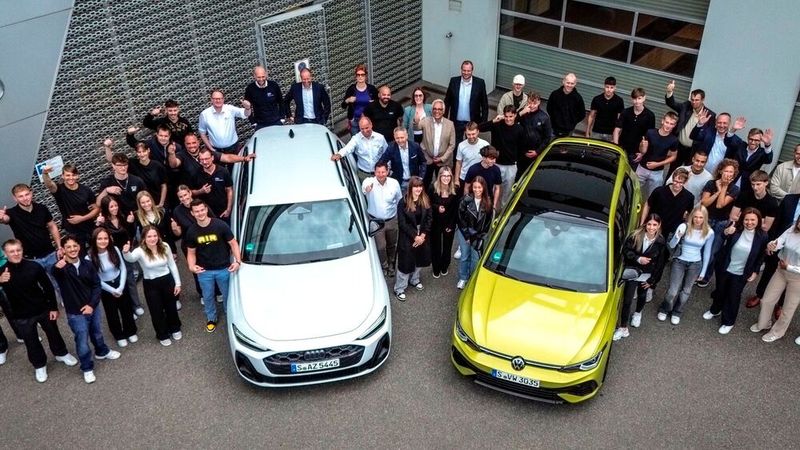 Bei der Volkswagen Group Retail Deutschland (VGRD) sind bundesweit 401 Auszubildende gestartet. 125 erlernen einen kaufmännischen und 276 einen handwerklichen Beruf. Besonders erfreulich ist die hohe Quote von 38 Prozent weiblicher Auszubildenden in den kaufmännischen Berufen, was 48 Berufseinsteigerinnen entspricht. Der beliebteste Berufszweig nach Anzahl der Berufseinsteigerinnen und Berufseinsteiger ist der Kfz-Mechatroniker/die Kfz-Mechatronikerin mit 215 neuen Auszubildenden, gefolgt vom Automobilkaufmann/von der Automobilkauffrau mit 112 Auszubildenden. „Dass sich jedes Jahr so viele junge Menschen für einen Berufsstart bei uns entscheiden, ist ein Beleg für die sehr gute Qualität der modernen und vielfältigen Personalentwicklungsmaßnahmen, die in unserem Unternehmen einen besonders hohen Stellenwert haben“,  sagt Niels Bosse, Geschäftsführer der VGRD. (Bild: VGRD)