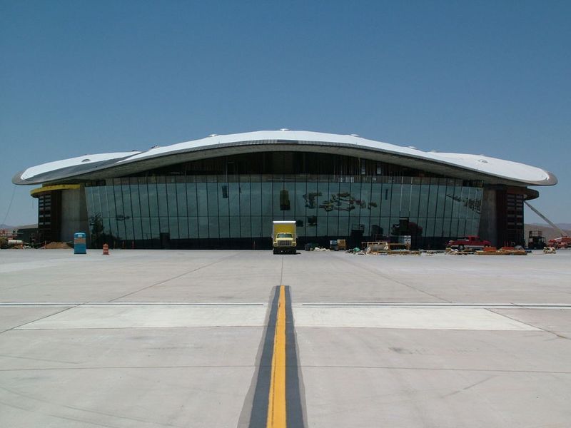 Das Dach des „Spaceport America“ erinnert an einen Rochen.  (Bild: Thyssenkrupp)