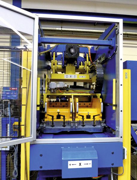 Linapunch, die flexible Stanzanlage von Dimeco, ist mit zwei austauschbaren Kassetten ausgestattet, von denen jede 24 Werkzeuge aufnehmen kann. (Bild: Kuhn)