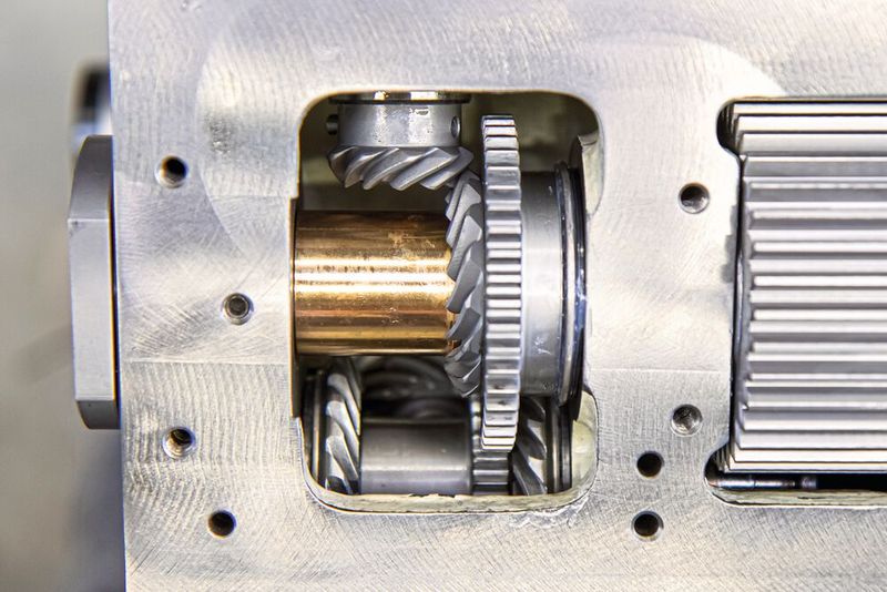 Alle beweglichen mechanischen Elemente sowie die gesamte Elektronik, Elektro-, Antriebs- und Steuerungstechnik werden durch hochwertige Neuteile ersetzt.  (Bild: FPS Werkzeugmaschinen)