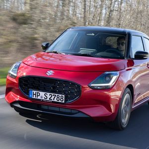 „Swift“ heißt zwar auf deutsch „schnell“, was aber sicher nicht die Kernkompetenz des kleinen Japaners beschreibt.(Bild:  Suzuki)