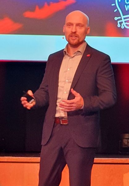 Sebastian Mahler, Covestro, sah in jeder Krise auch eine Chance und ist überzeugt, dass sich mit KI neue Potenziale eröffnen werden. (Bild: Kempf/VCG)