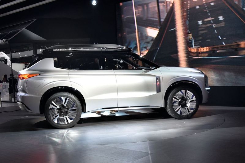 Mitsubishi wirft mit der SUV-Studie „Engelberg Tourer“ einen Blick in die Zukunft. Der Plug-in-Hybrid ist nach einem beliebten Schweizer Wintersportort benannt. (Simon/»kfz-betrieb«)