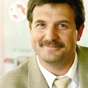 Andreas Thome, Produktmanager PC-Control:  „Viel Rechenleistung auf kleinstem Raum - das beflügelt die Fantasie der Ingenieure und Designer. Beckhoff wird erste Produkte mit Intels Atom-Prozessor zur SPS/IPC/DRIVES zeigen“.