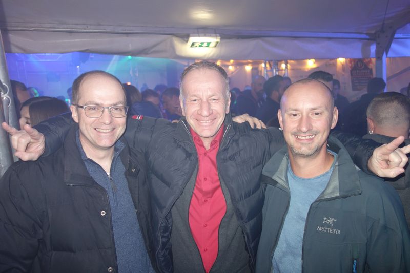 (v. l.) Andreas Fernandez, ALSO, mit Dwayne Dobringer und Norbert Wischmann, Ergotron. (IT-BUSINESS)