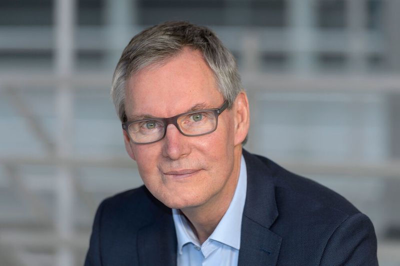 Prof. Dr. Eduart Arzt ist wissenschaftlicher Geschäftsführer und Leiter Funktionelle Mikrostrukturen am Leibniz-Institut für Neue Materialien (INM) in Saarbrücken. (I. M. Maurer)
