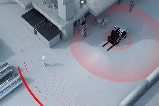 Weil die Zone-Safe-RFID-Technologie keine Sichtverbindung erfordert, werden Tags und ihre Träger ungeachtet von Hindernissen, toten Winkeln, widrigen Wetterbedingungen oder schlechter Sicht zuverlässig erkannt.(Bild:  Brigade Electronics)