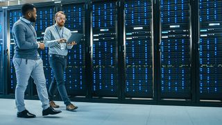 Um der rasant steigenden Nachfrage gerecht zu werden, müssen Netzwerkbetreiber ihre Infrastruktur über den üblichen Netzwerk-Upgrade-Zyklus hinaus weiterentwickeln. (Bild: © Gorodenkoff - stock.adobe.com)