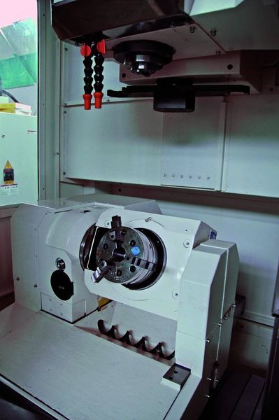 Bild 2: Die Fünf-Achsen-Simultanbearbeitung schießt Dreh- und Schleif-Operationen ein. Damit wird das Bearbeitungszentrum zur Kombinationsmaschine. Bilder: Kitamura (Archiv: Vogel Business Media)