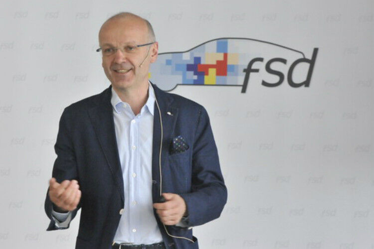 FSD-Geschäftsführer Jürgen Bönninger erläuterte die Vorteile von Fahrerassistenzsystemen. (Foto: Zietz)