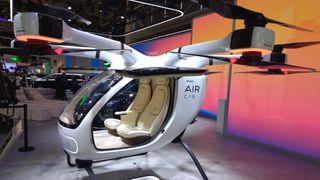 Ein Flugtaxi („eVTOL“) des Autoherstellers GAC auf der IAA Mobility 2025 in München. (Bild: Sven Prawitz/VCG)