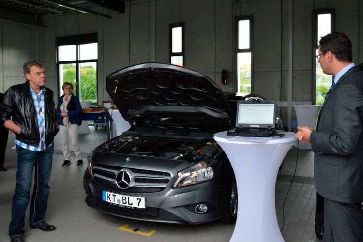 Neues aus Bonn: ZDK-Geschäftsführer Neofitos Arathymos stellte das Diagnosetool Euro-DFT vor. (Langer/Kfz-Innung)