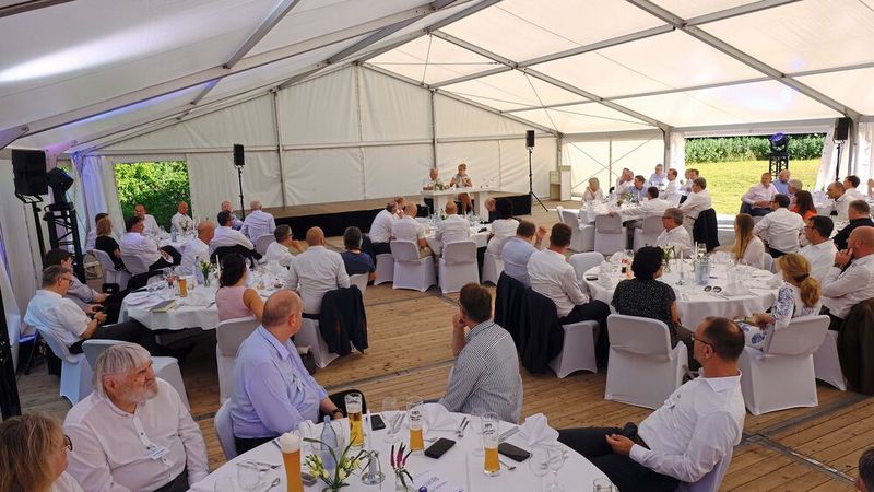 Der alljährliche Branchenabend der BFC ist immer wieder ein Ereignis, an dem die geladenen Gäste gerne teilnehmen. (Bild: Zietz – »kfz-betrieb«)