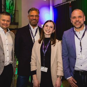 Freuten sich auf den Abend: das Team von Auto Expo mit Geschäftsführer Dennis Schmidt (re.).(Bild:  stefan bausewein)