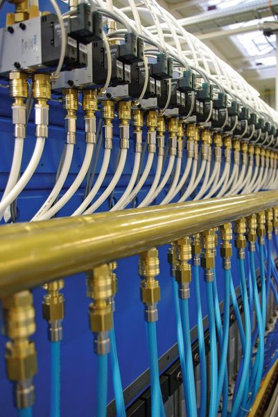 Bild 2: Ohne eine absolut zuverlässige Kühlwasserversorgung würde es in industriellen Schweißanwendungen schnell zu Schäden an der Anlage oder an den Werkstücken kommen. (Bild: Ideal)