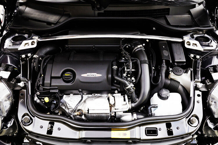 Befeuert wird der Rennzwerg von einem 160 kW/218 PS starken 1,6-Liter-Turbobenziner. (Foto: BMW)